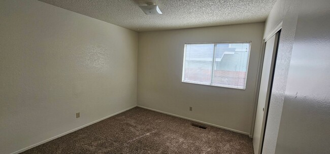 Building Photo - Single Story 3 Bedroom, 2 Bath, 2 Car Garage, Desirable Seeliger Neighborhood