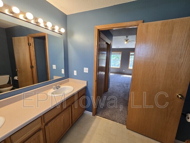 Building Photo - 1138 White Ivy Pl NE