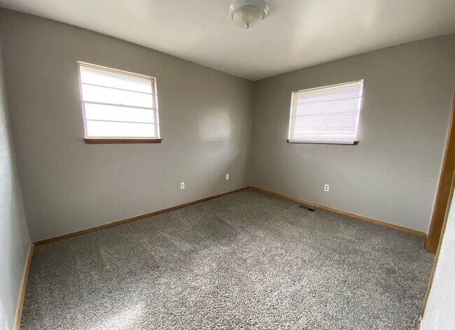 Building Photo - Beautiful Home- The Only thing Missing Is You!