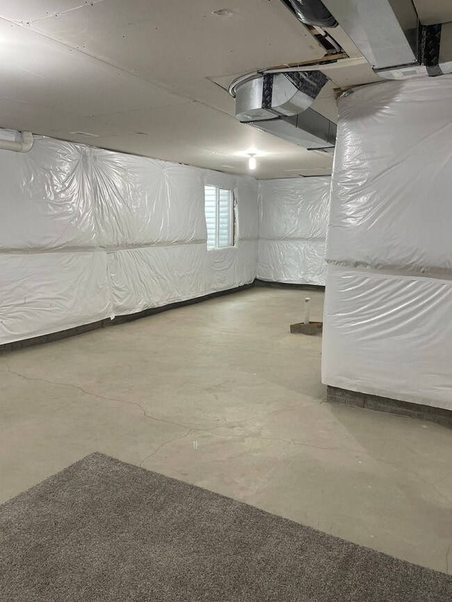 Building Photo - 3 bedroom 3 bathroom Single-Family Home in...