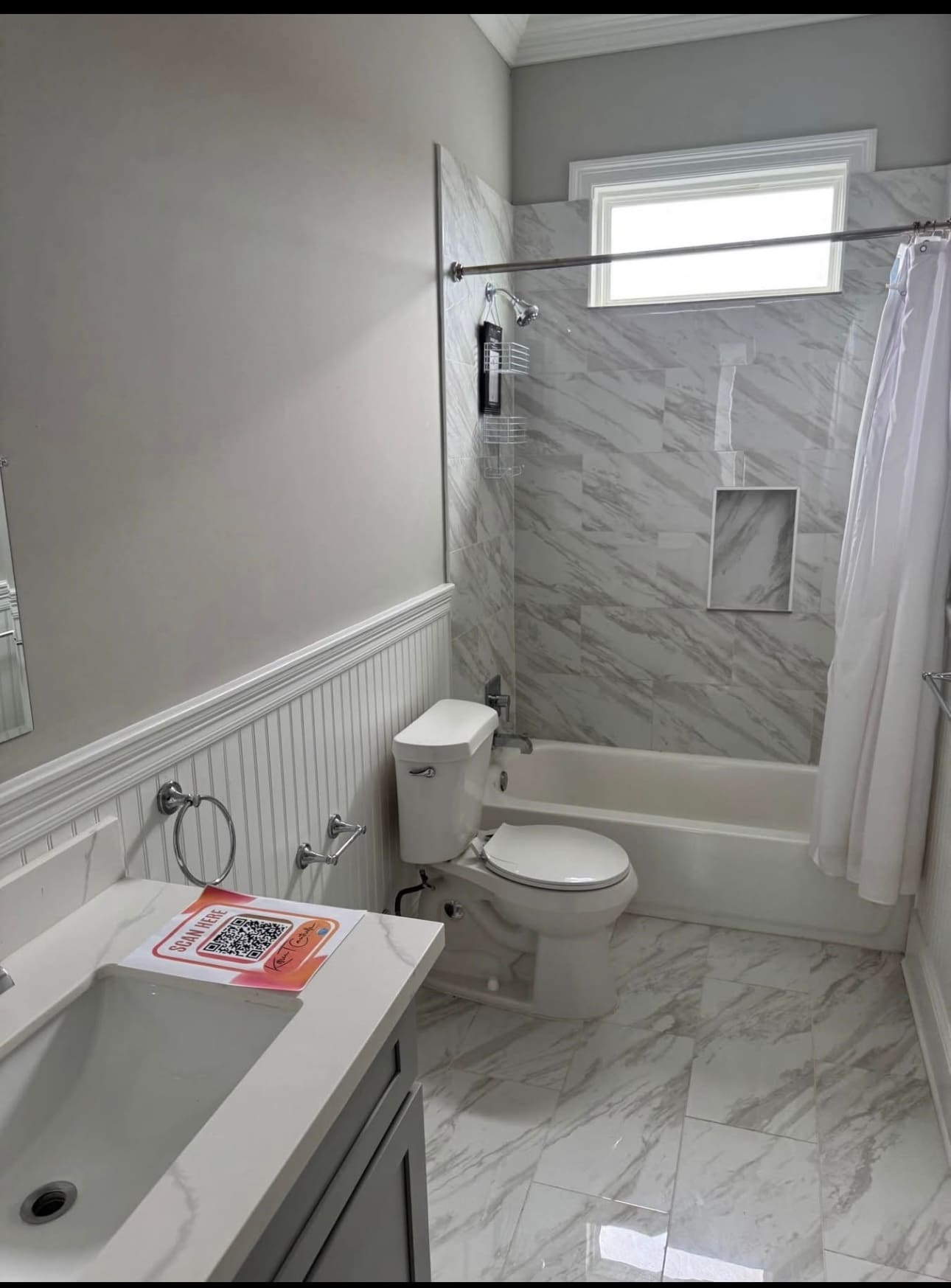 Secondary bathroom - 3535 Delachaise St