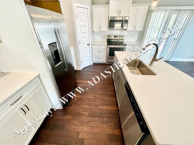 Building Photo - Beautiful Home in Independence-Available in JULY!!