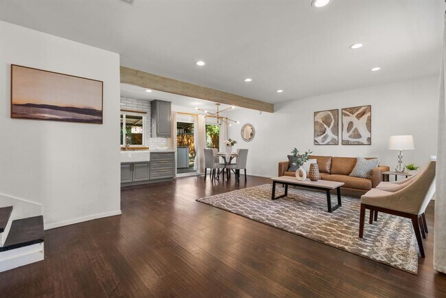 Building Photo - 309 Craigmont Dr