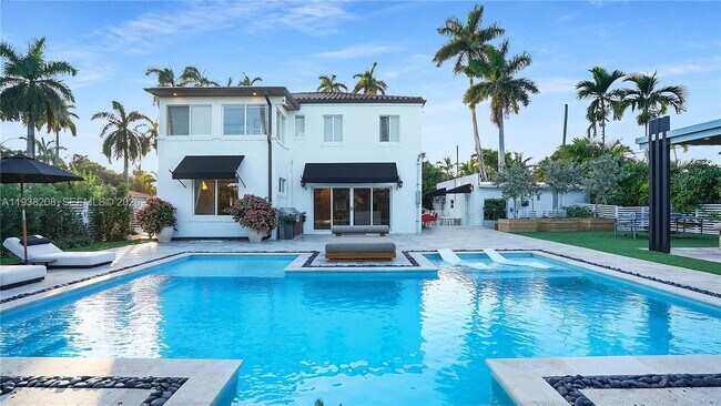 Building Photo - 1201 NE 85th St