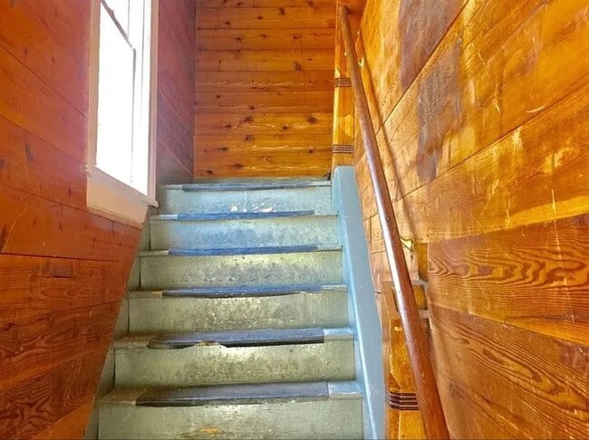 Building Photo - 108 N Hamilton St