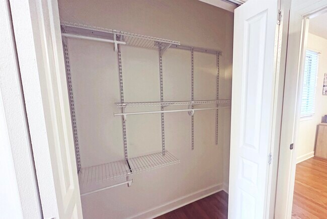 Building Photo - 3815 Montclair Dr