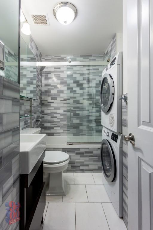 Building Photo - 273 W 10th St