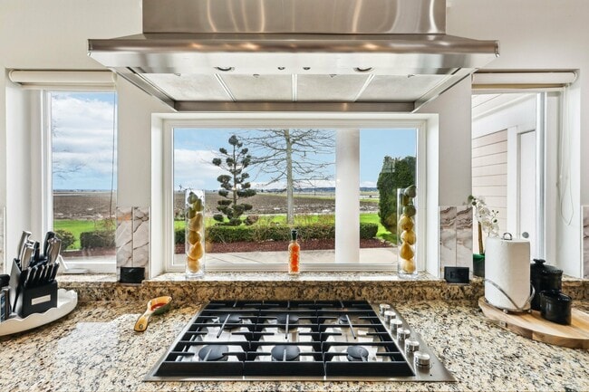 Building Photo - 15541 Bradshaw Rd