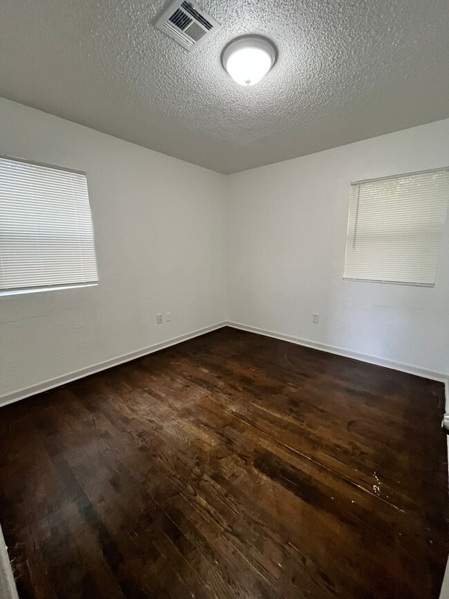 Building Photo - 5808 NW Kinyon Ave