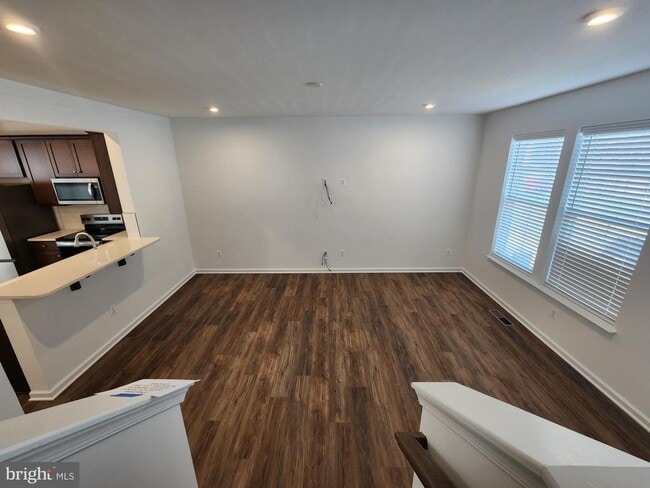 Building Photo - 477 Husky Trl