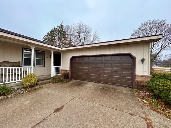 Primary Photo - 20th Avenue 8062/8064