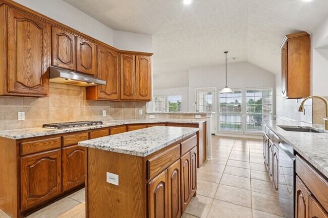 Building Photo - 10206 Pine Flats Dr