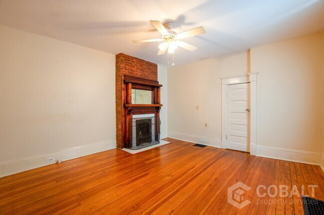 Building Photo - 856 Monroe Dr NE