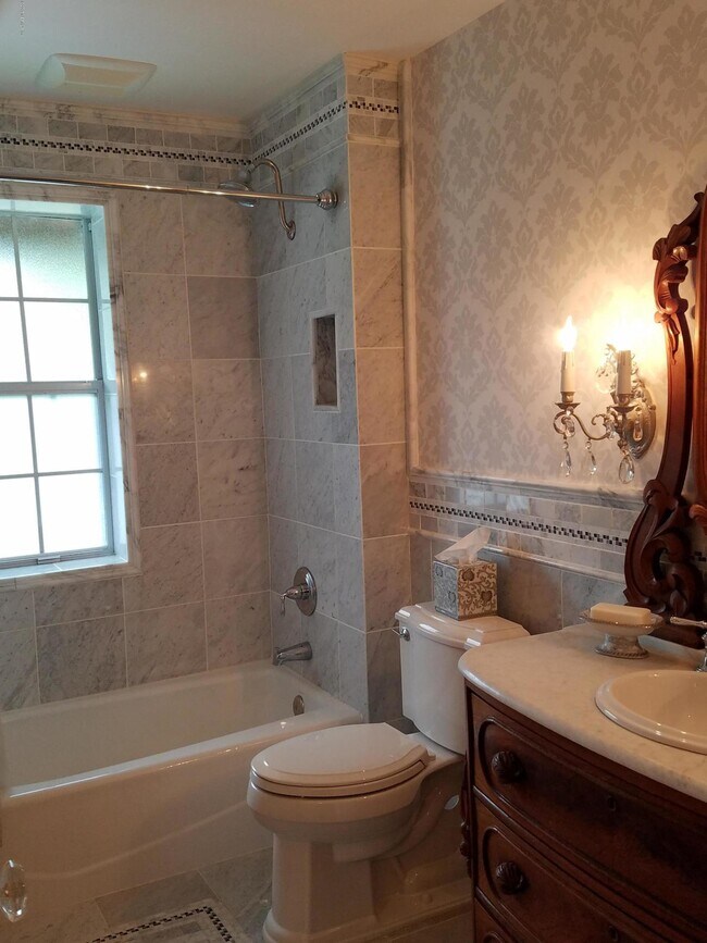 Building Photo - 212 St Johns Ave