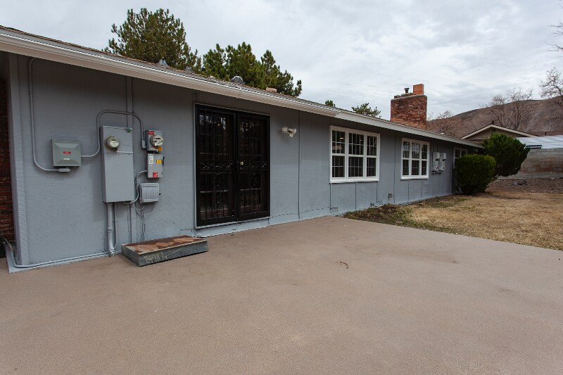 Building Photo - 7050 Pembroke Dr
