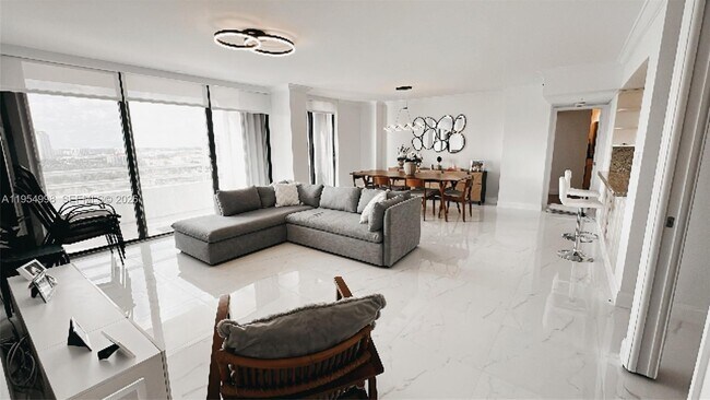 Building Photo - 20355 NE 34th Ct