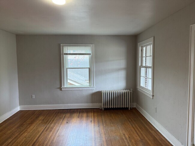 Building Photo - 1412 Park Dr