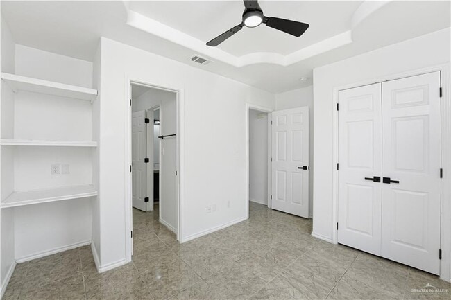 Building Photo - 12 W Sherryl Ave