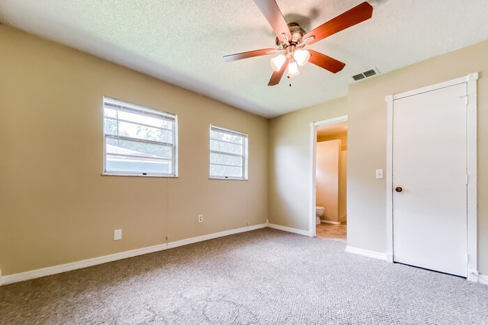 Building Photo - 39643 Meadowood Loop