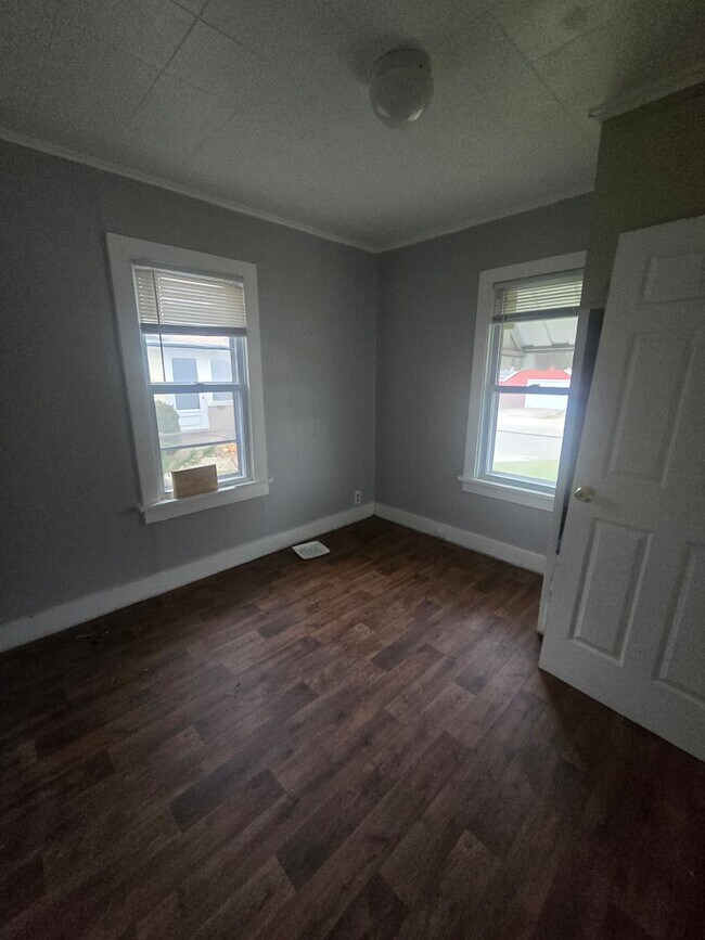 Building Photo - 511 Berlin Ave