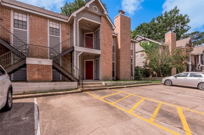 Building Photo - 2401 Sycamore Ave