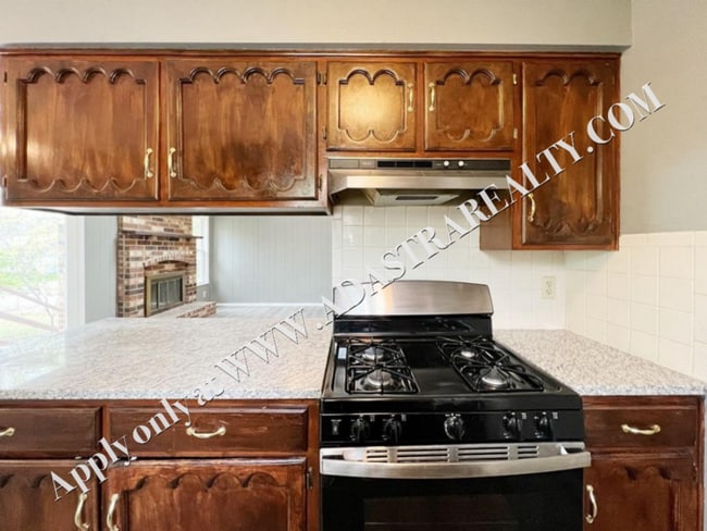 Building Photo - Cozy 4 Bedroom 3 Bath in Olathe-Coming SOON!!