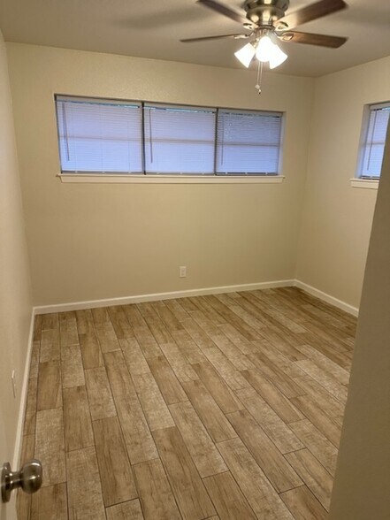 Building Photo - 4115 Lillian St