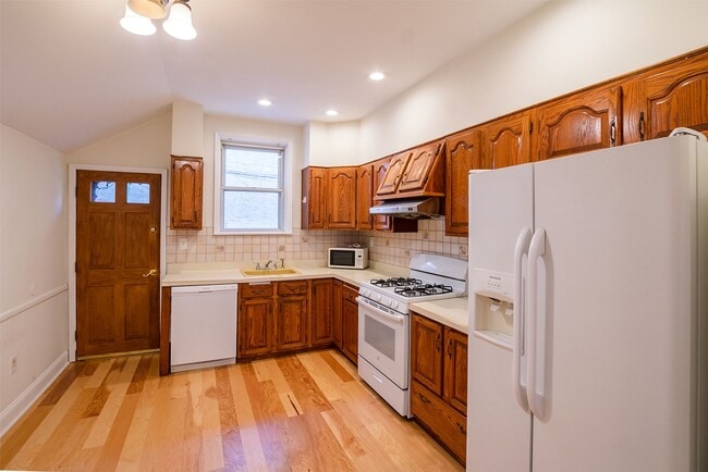 Building Photo - Three Bed East Passyunk Crossing Home