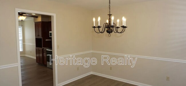 Building Photo - 867 Westgate Dr