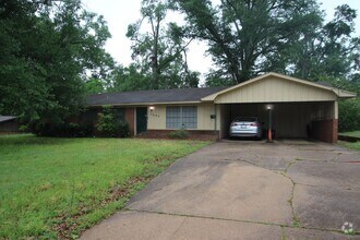 Building Photo - Coming Soon! 3 Bedroom 2 Bath Rental is So...