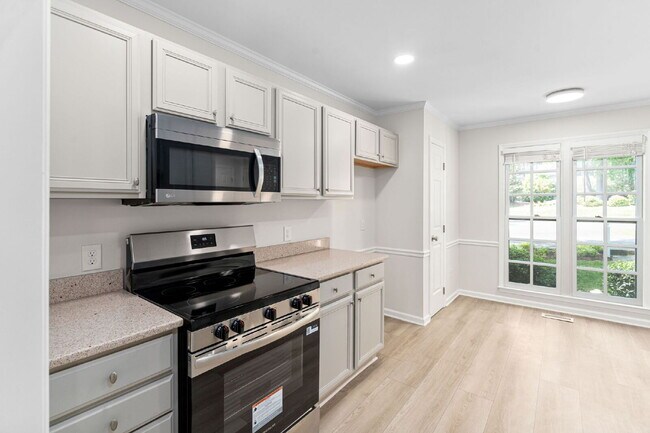 Building Photo - Stylish & Fully Updated 2-Bedroom Townhous...