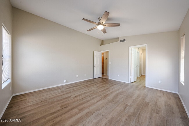 Building Photo - 6320 W Paradise Ln