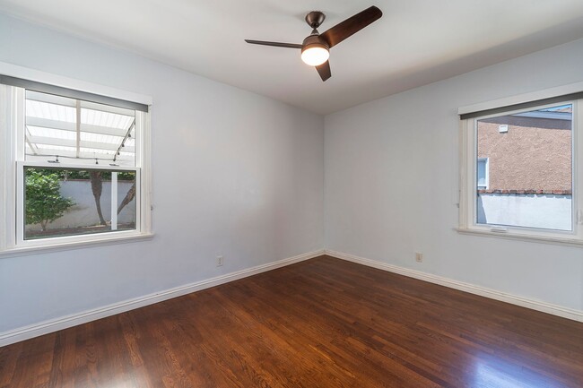 Building Photo - Beautiful Hawthorne Rental In Hollyglen!
