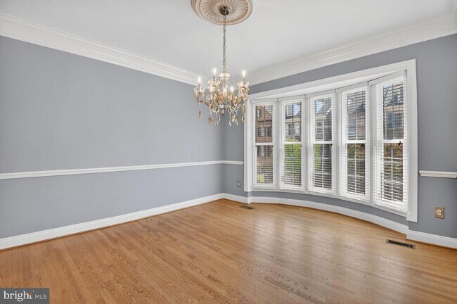 Building Photo - 1169 Regal Oak Dr