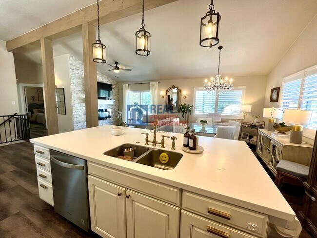 Building Photo - 3640 Inspiration Dr