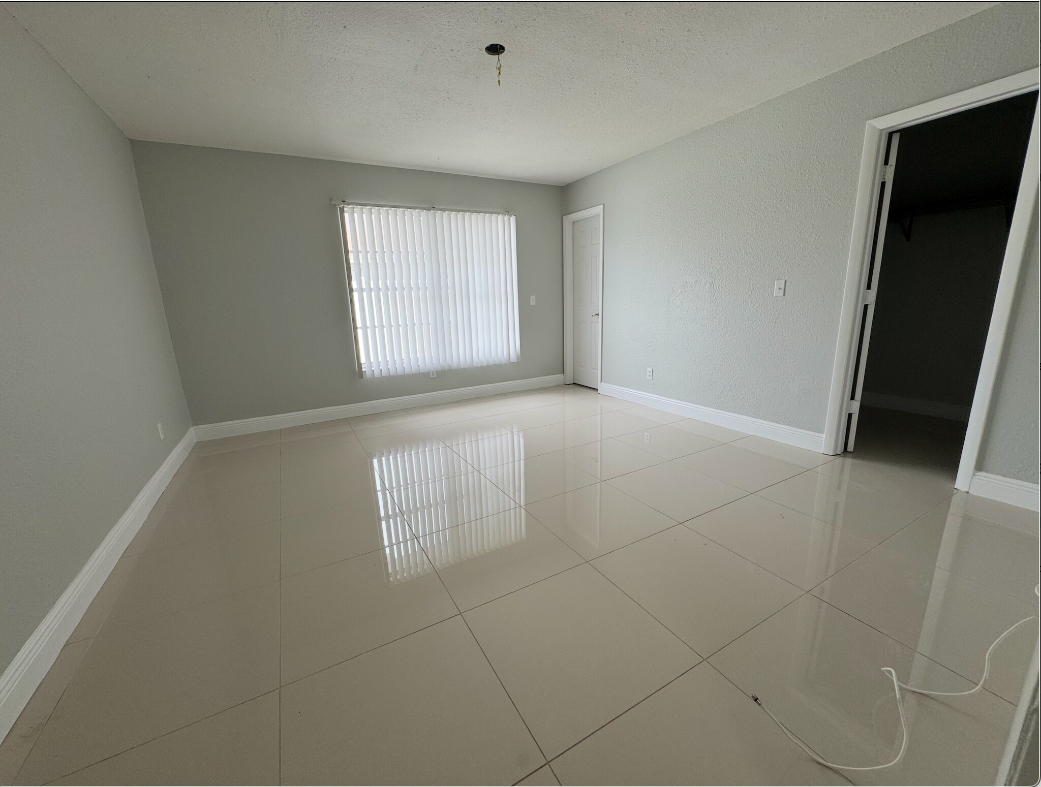 Building Photo - 3633 Country Club Blvd