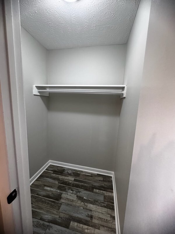 Building Photo - 6885 Kingsgate Dr