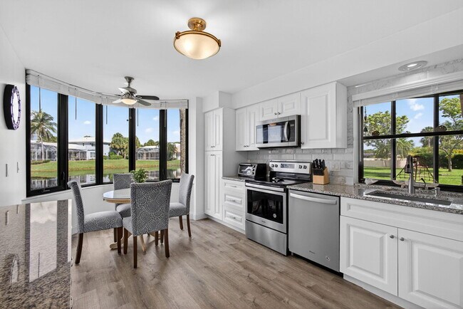 Building Photo - 16997 Waterbend Dr