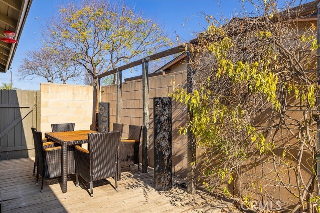 Building Photo - 2206 Stinson St