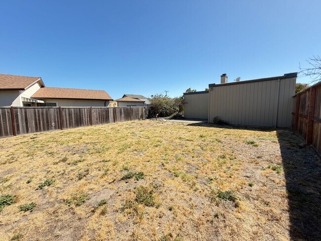 Building Photo - 3555 Magnolia Dr