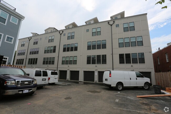 Building Photo - Morton Street Mews