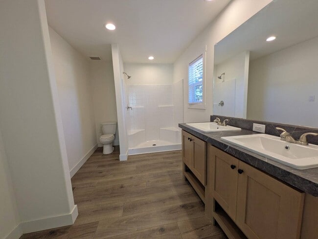 Building Photo - 5427 Edgewood Ln