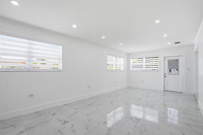 Building Photo - 5521 SW 104th Ave