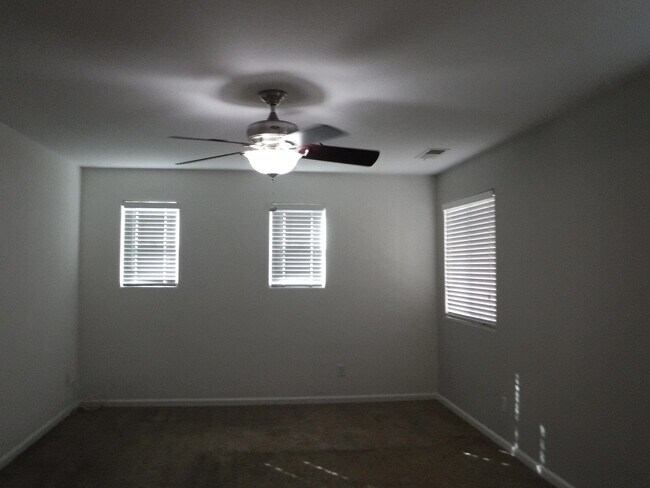 Building Photo - 1257 Kensington Dr