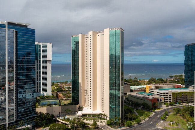 Building Photo - Ko'olani