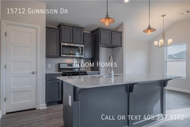 Building Photo - 15712 Gunnison Dr