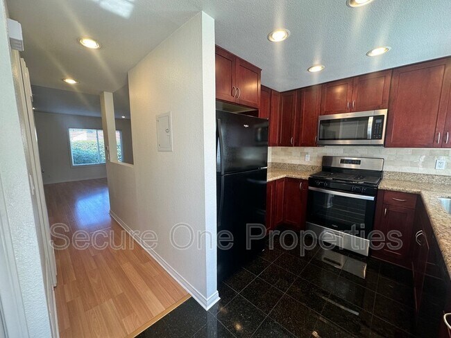 Building Photo - 248 Green Heath Pl