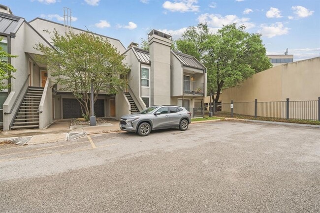 Building Photo - 935 La Posada Dr