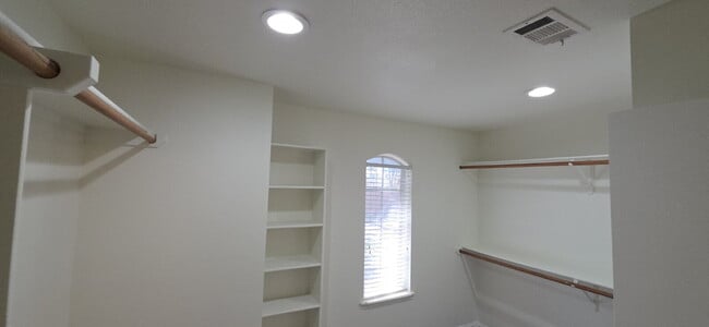 Building Photo - Beautifully Remodeled Home in Mansfield ISD – Corner Lot with Modern Upgrades!