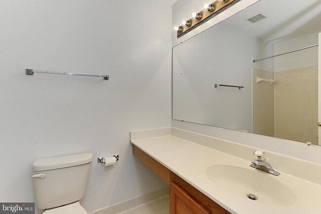 Building Photo - 4021 Lake Glen Rd